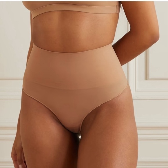 Skims Mid-Core Control Shapeware Thong - Picture 2 of 11